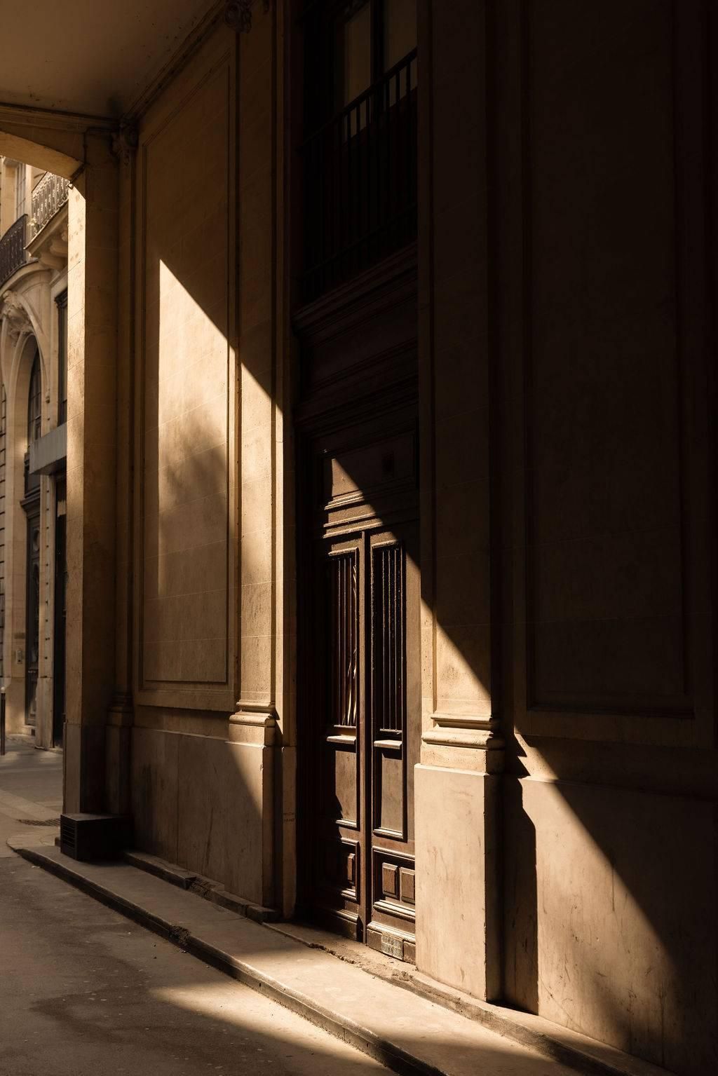 Paris de Nuit : Les Expériences Nocturnes Incontournables Près de l'Hôtel des Grands Voyageurs