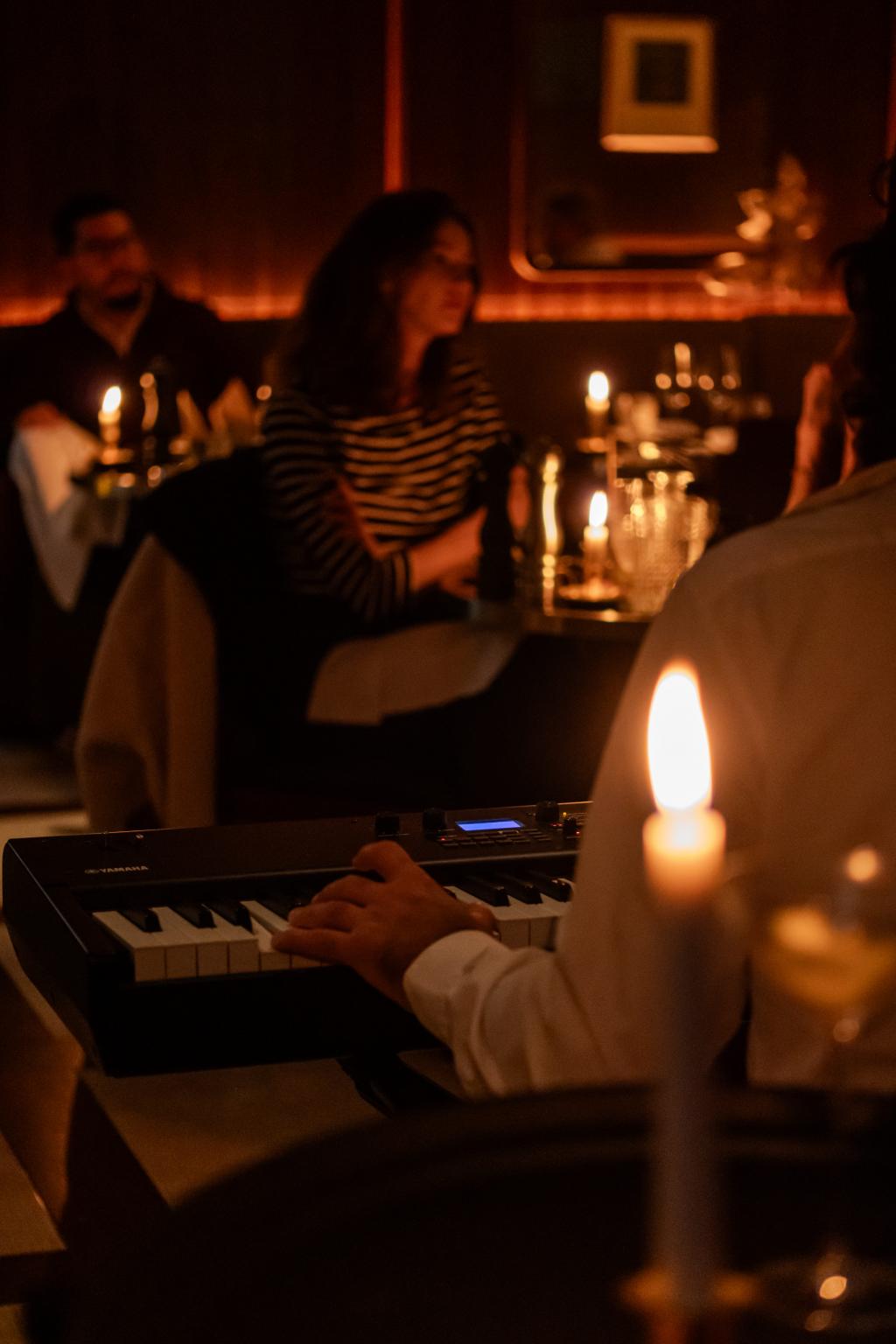 Piano Bar et Karaoké : Soirées Musicales à l'Hôtel des Grands Voyageurs