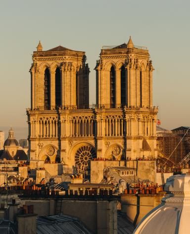 Hôtel des Grands Voyageurs : Une Adresse Idéale Près de Notre-Dame