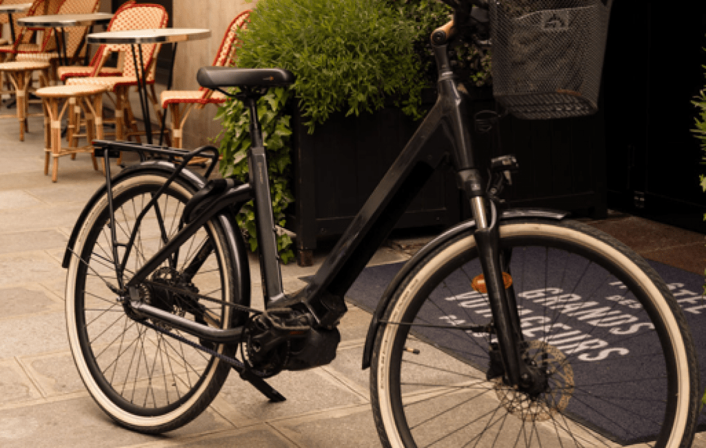 Discover a Peaceful Paris in August with Walking and Cycling Tours from Hôtel des Grands Voyageurs