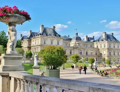 Hotel des Grands Voyageurs - Our Neighborhood